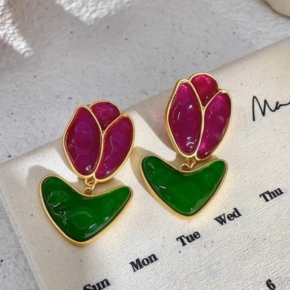 - - 18K GP Vintage Tulip 🌷 Dangle Earrings - Picture 7 of 11